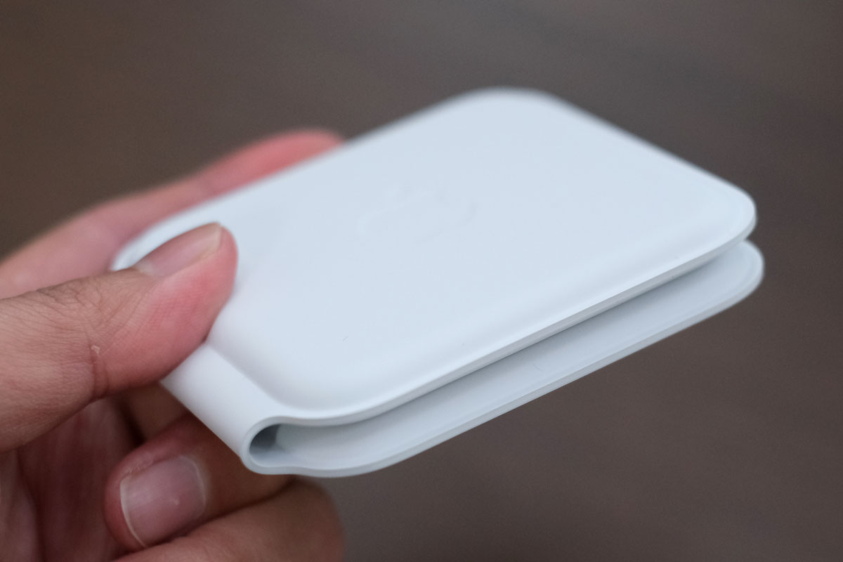 MagSafeデュアル充電器の厚み