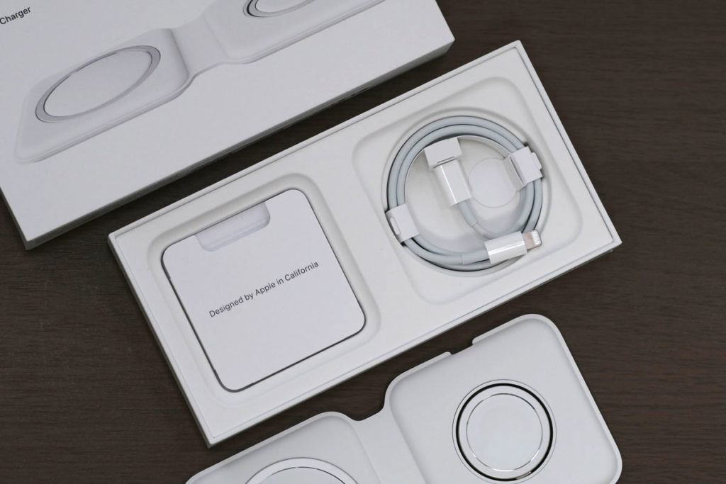 MagSafeデュアル充電器の同梱品