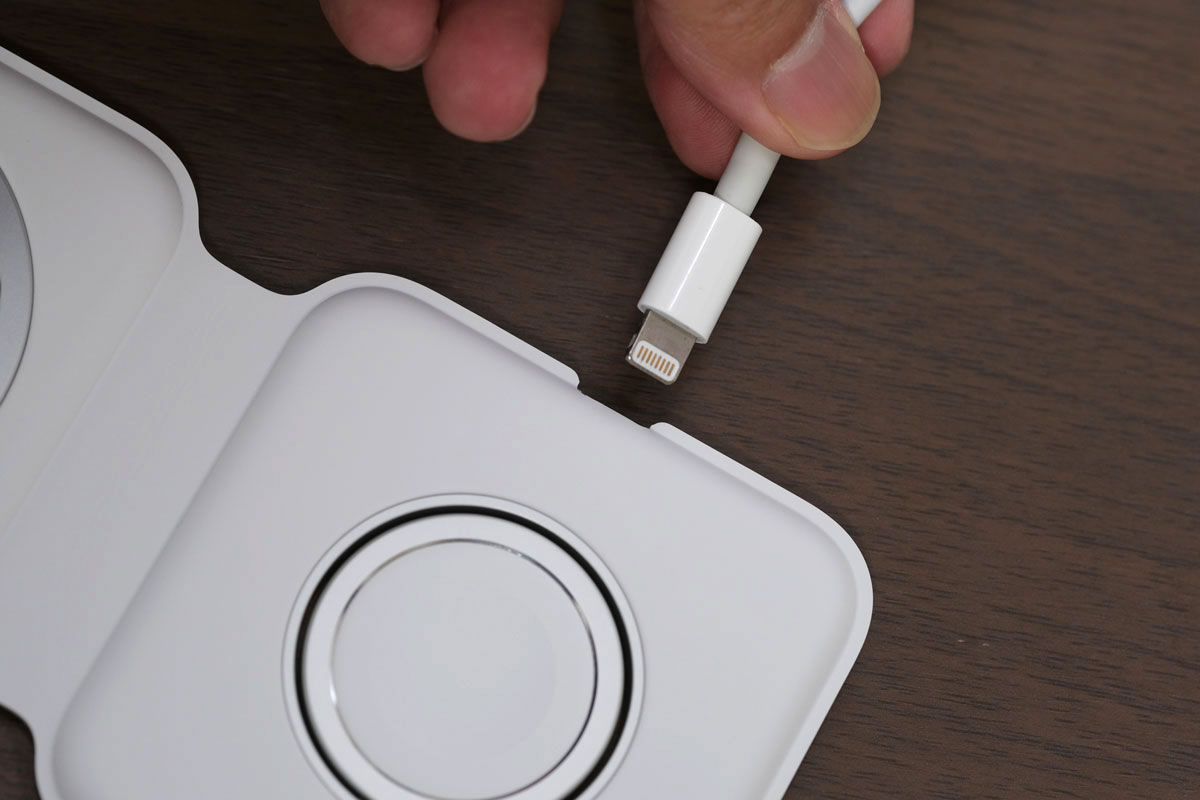 MagSafeデュアル充電器の充電ポート