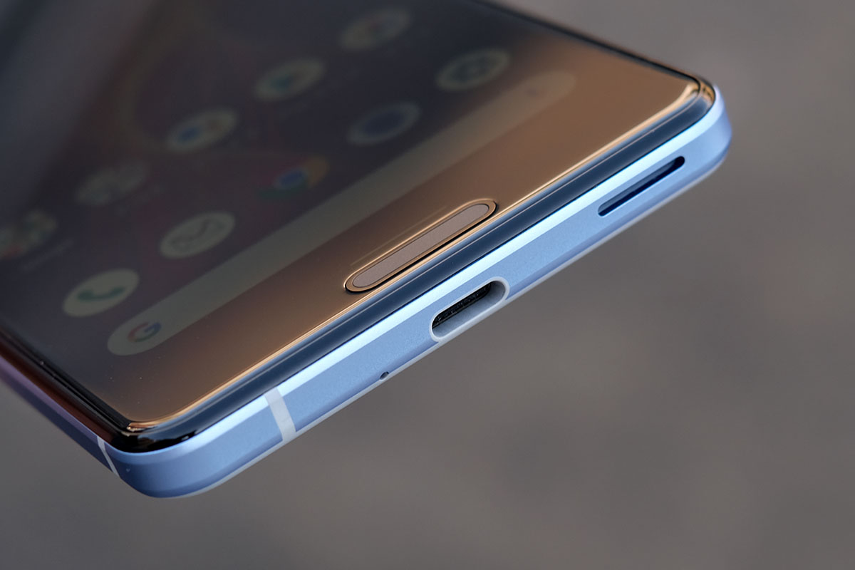 AQUOS sense5G 充電ポート