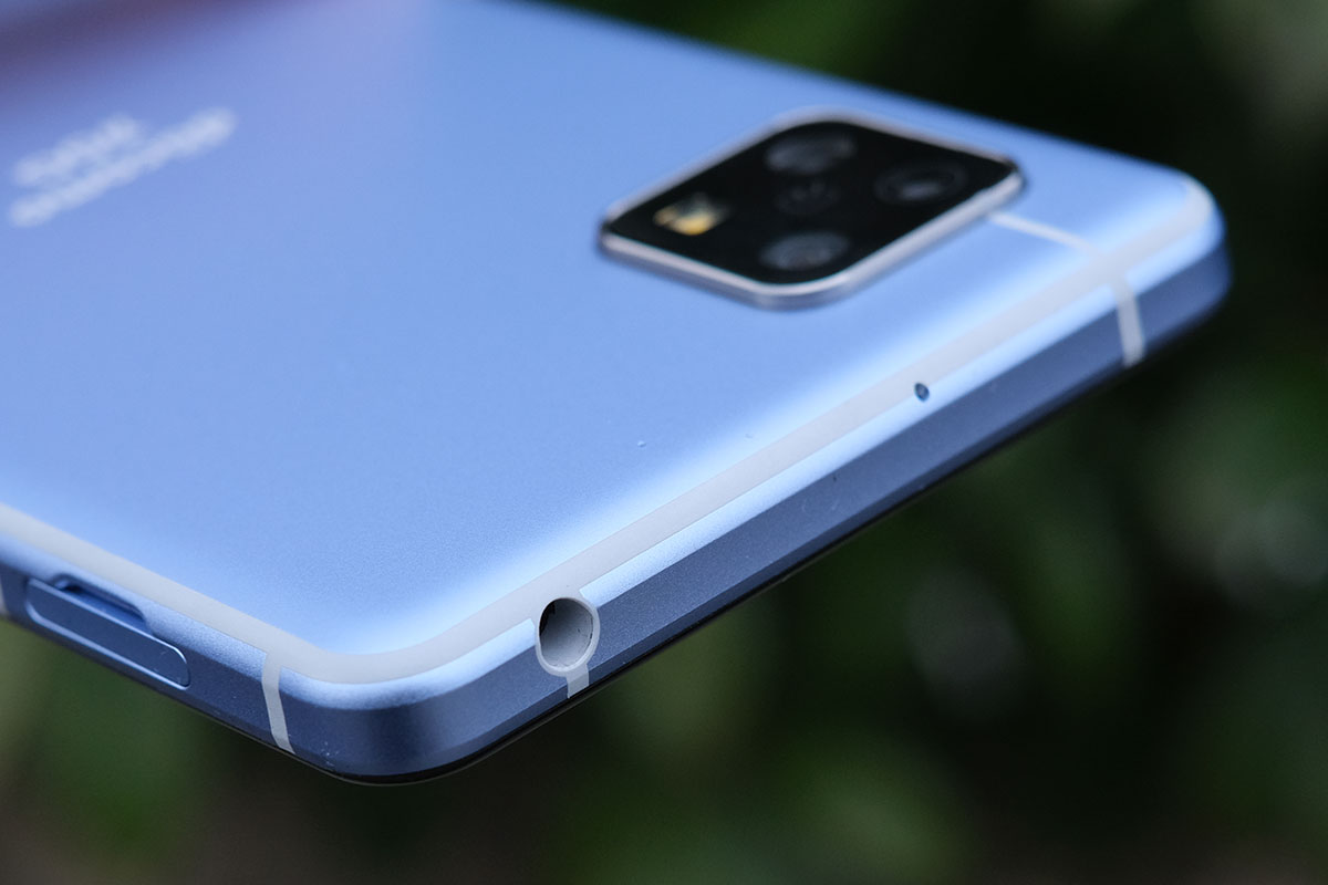 AQUOS sense5G オーディオジャック