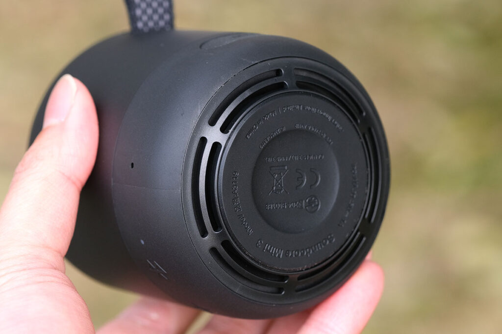 Soundcore Mini 3の低音ダクト