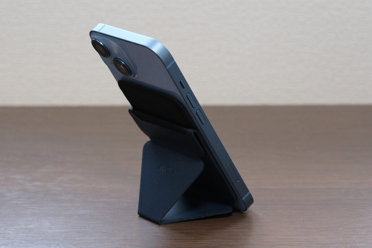 iPhoneを立てかける