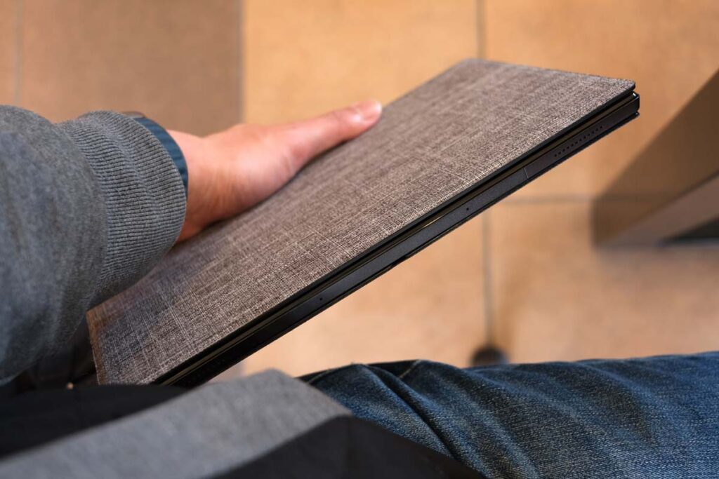 Chromebook Detachable CM3 サイズ感