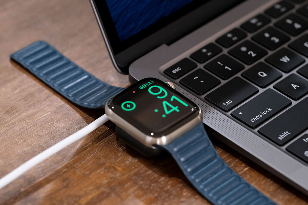 Maco Go Apple Watch充電器で充電する