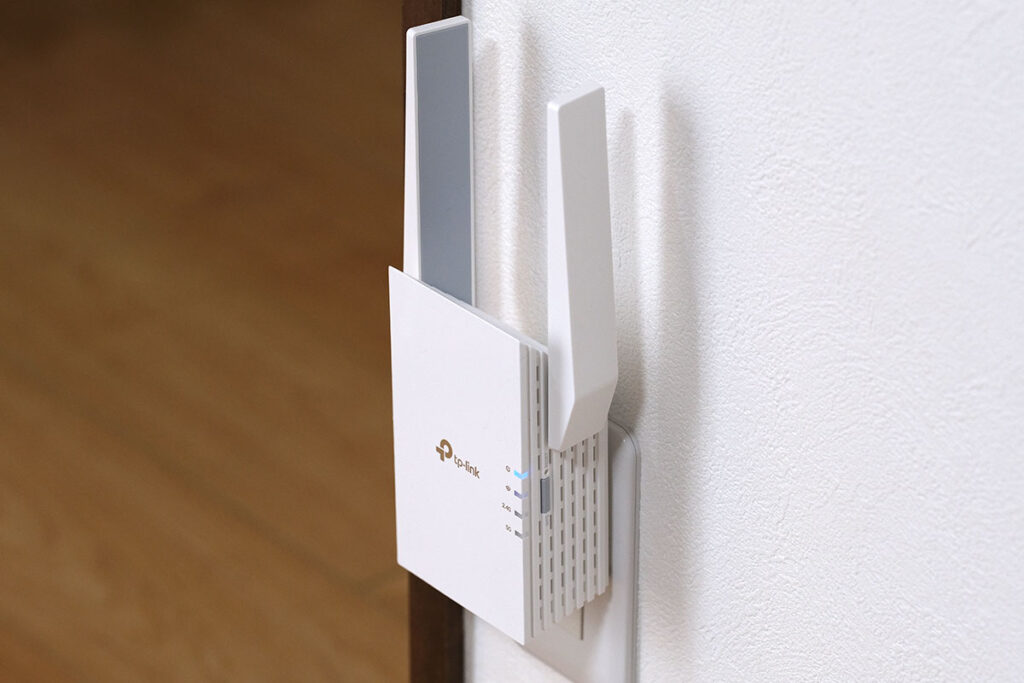 TP-Link RE605Xをコンセントに設置