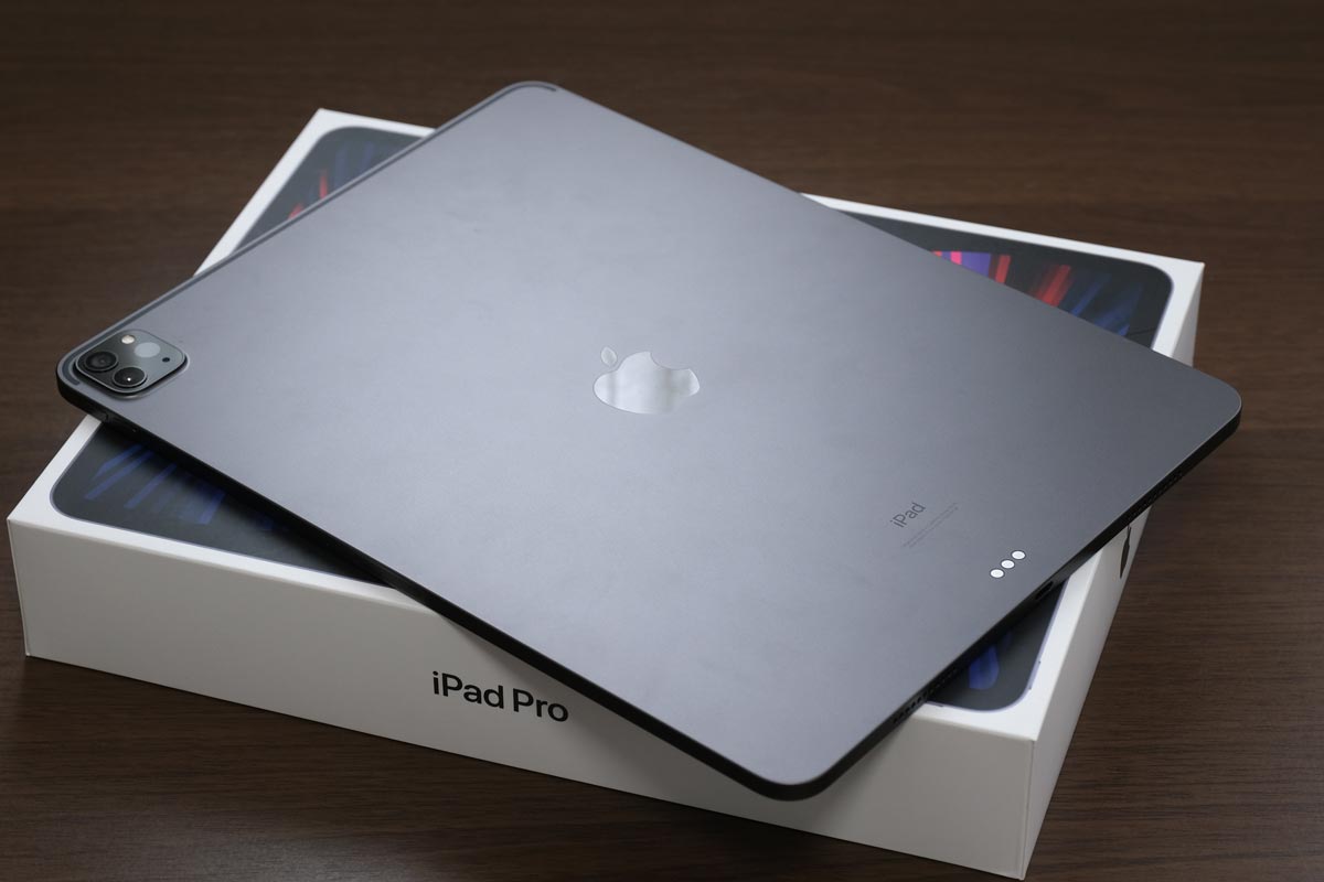 iPad Pro 12.9インチ(第5世代)背面パネル