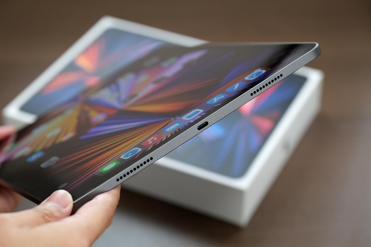 iPad Pro 12.9インチ(第5世代)本体下部