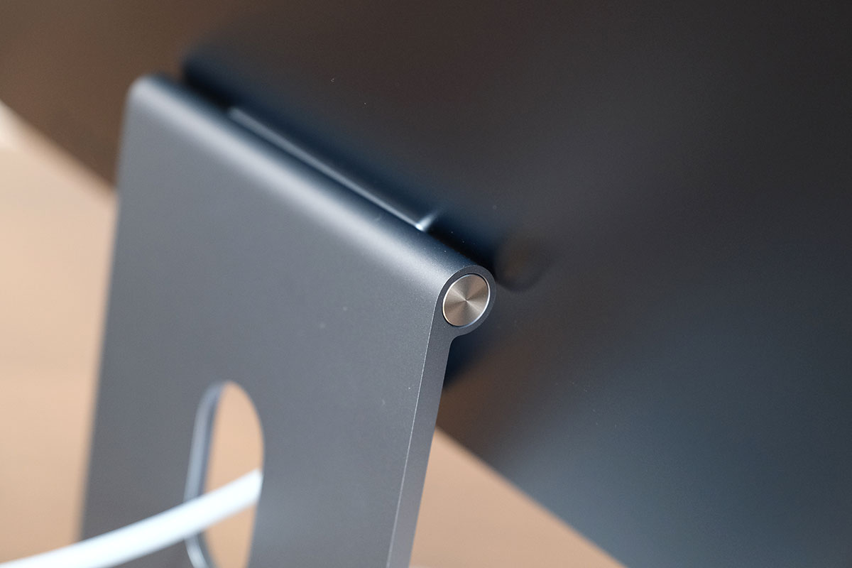 iMac 24インチのスタンド可動部分