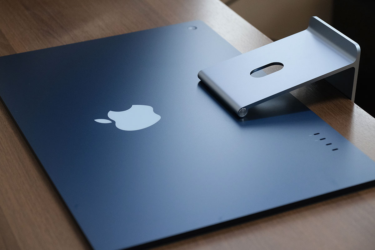 iMac 24インチ 本体の薄さ