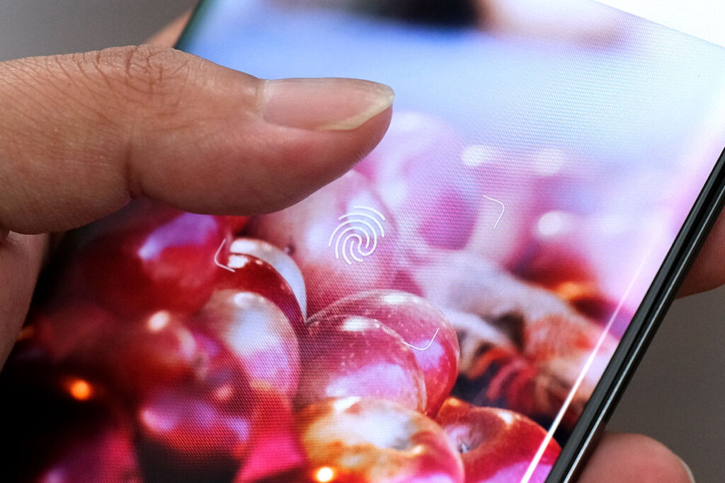 AQUOS R6 画面内指紋認証