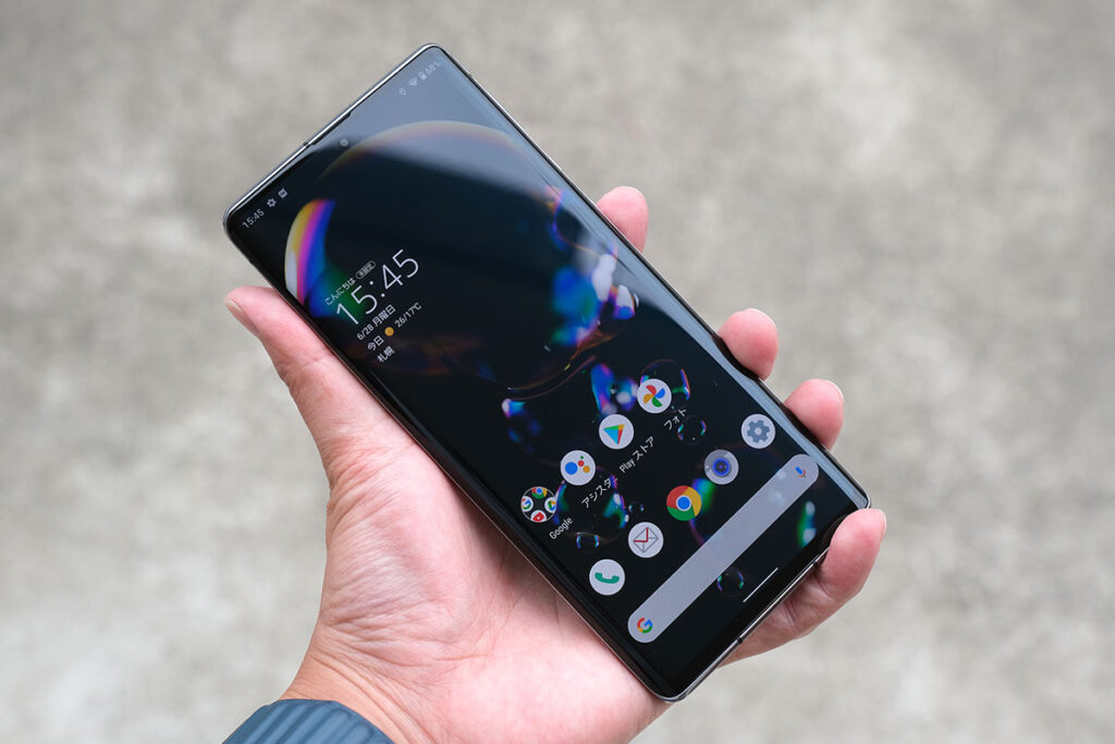 AQUOS R6の正面デザイン