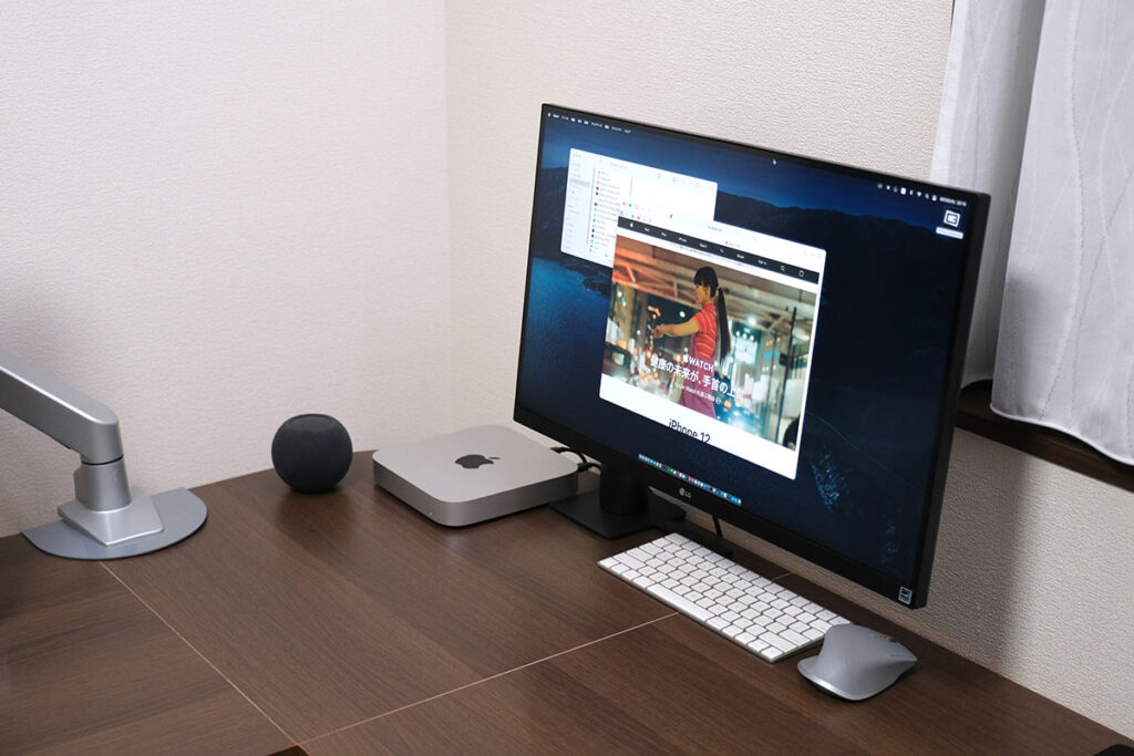 LG 27UN880を壁に寄せる