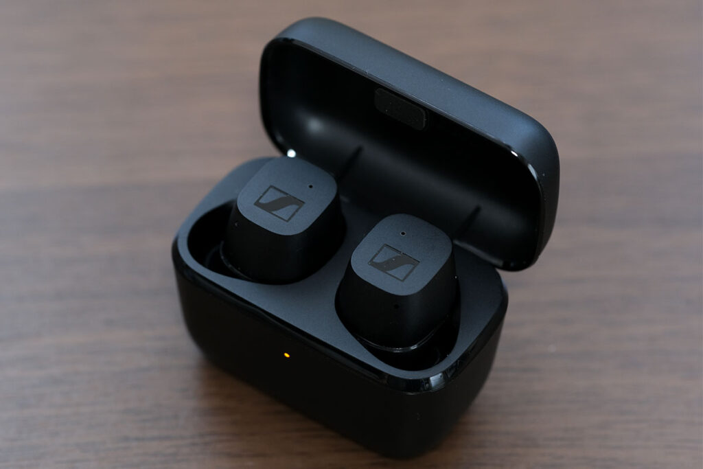 CX True Wireless 充電ケースの蓋