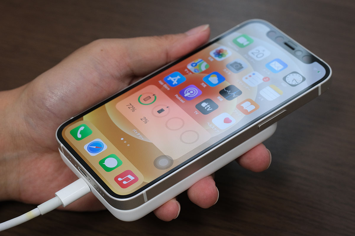 MagSafeバッテリーパックとiPhoneを同時充電
