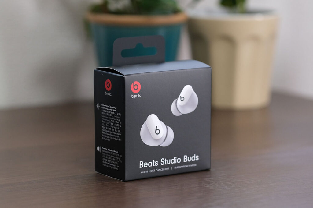 Beats Studio Buds パッケージ