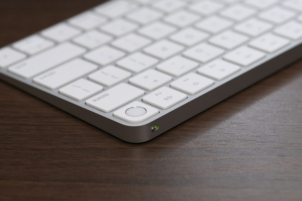 Magic Keyboard 電源ボタン