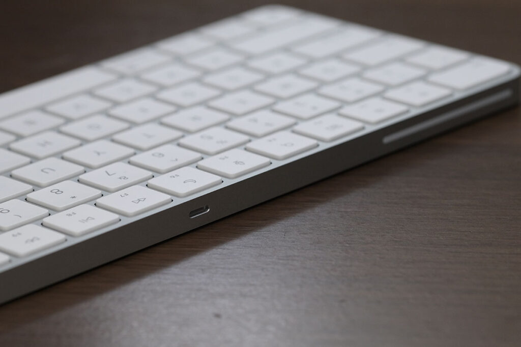 Magic Keyboard Lightningポート