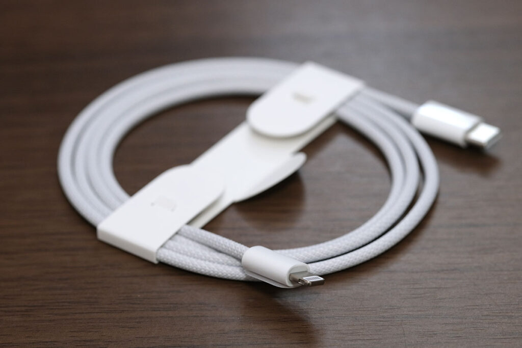 編み込みタイプのUSB-C - Lightningケーブル