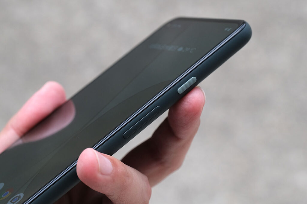 Pixel 5a(5G) サイドボタンと音量ボタン