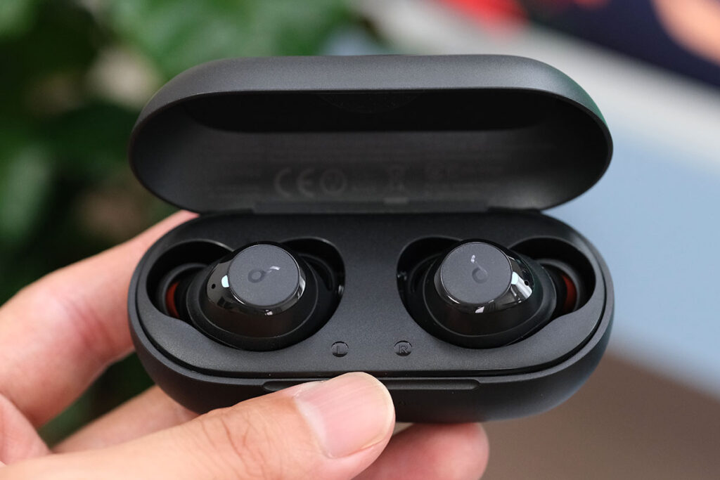 Soundcore Liberty Neo 2 イヤホン収納状態