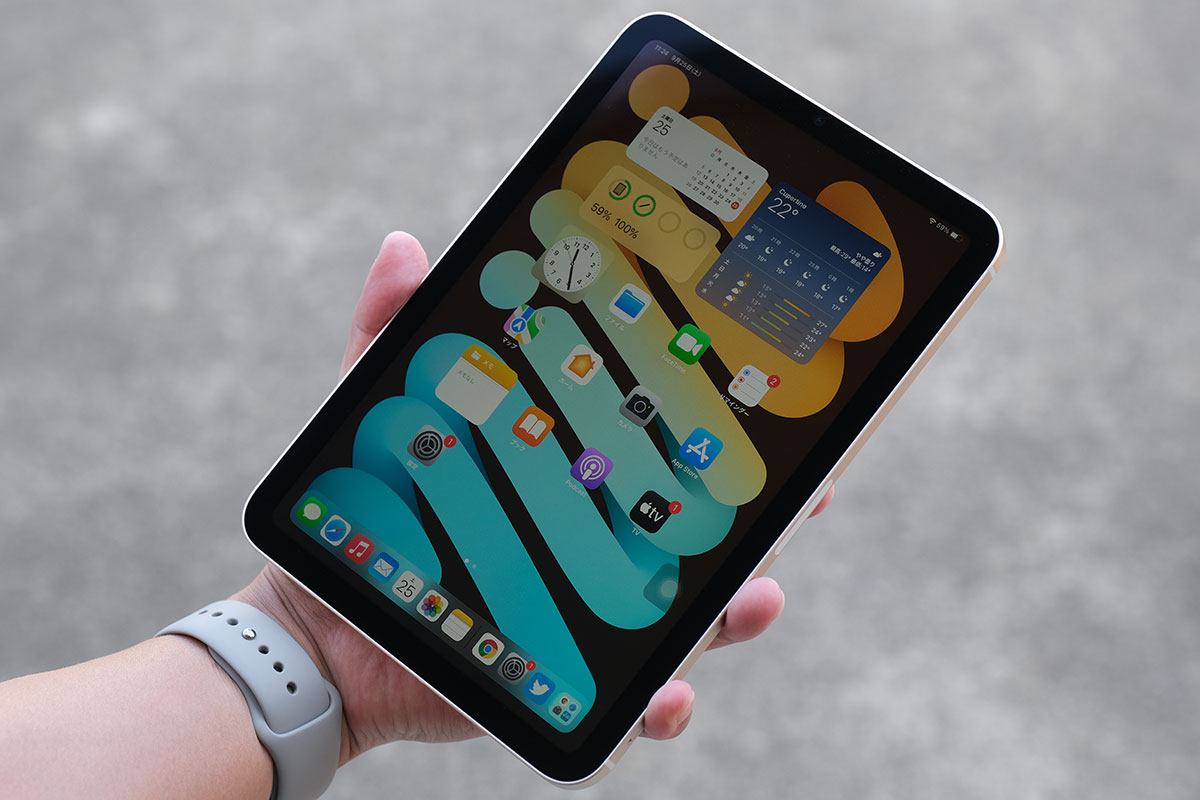 iPad mini（第6世代）片手サイズ