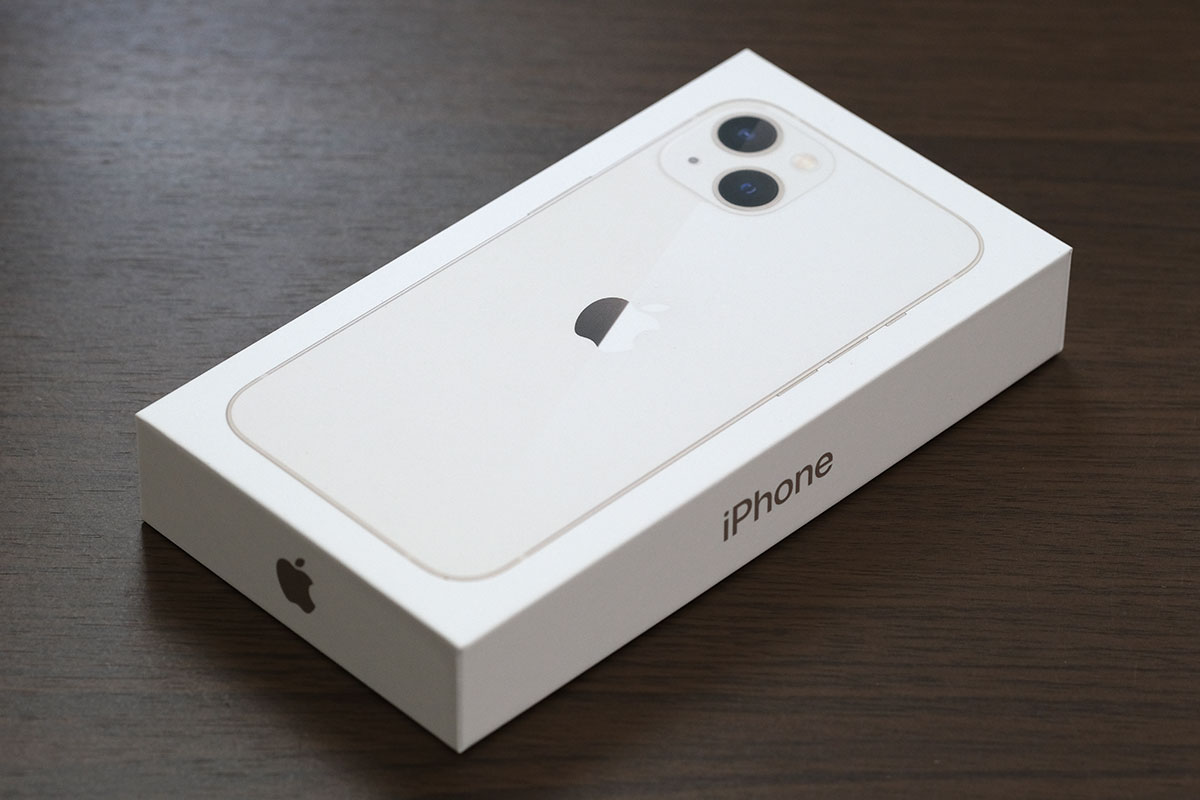 iPhone 13 パッケージデザイン