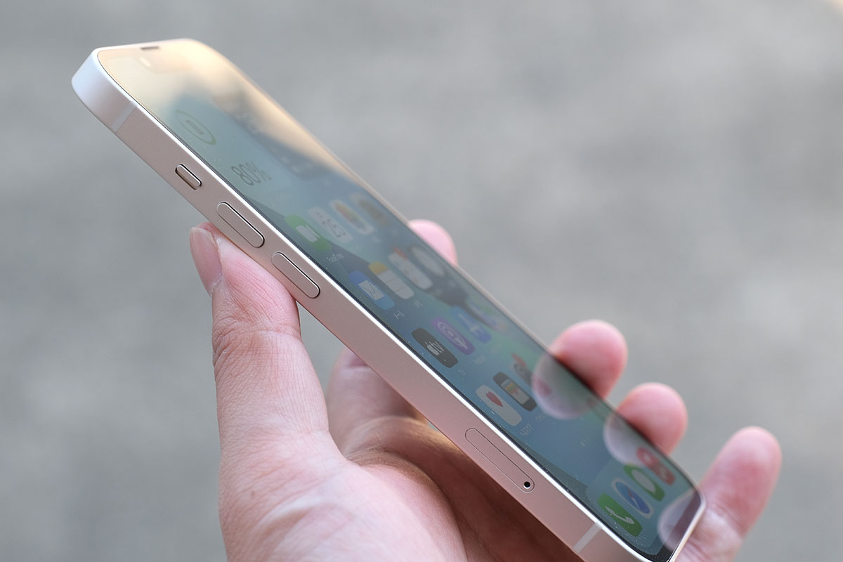 iPhone 13 音量ボタン