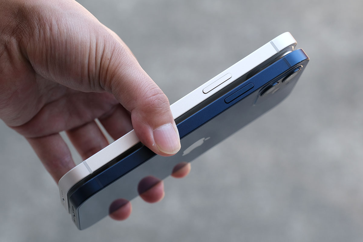 iPhone 12とiPhone 13のサイドボタン配置