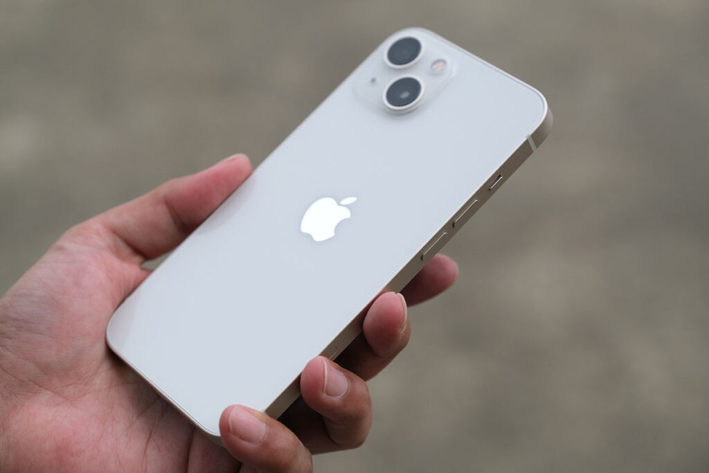 iPhone 13 背面パネル