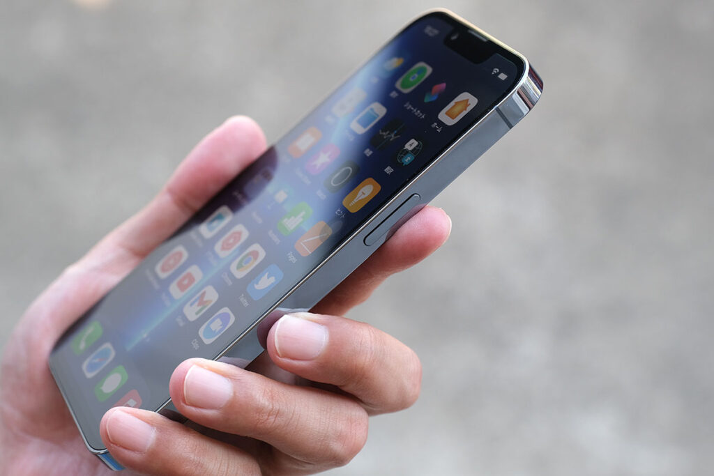 iPhone 13 Pro サイドボタン