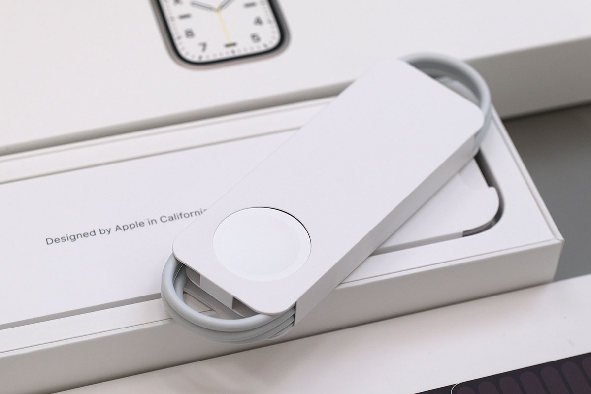 Apple Watch Edition 充電アダプタ