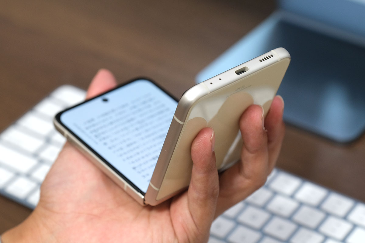 Galaxy Z Flip3 本との相性がいい