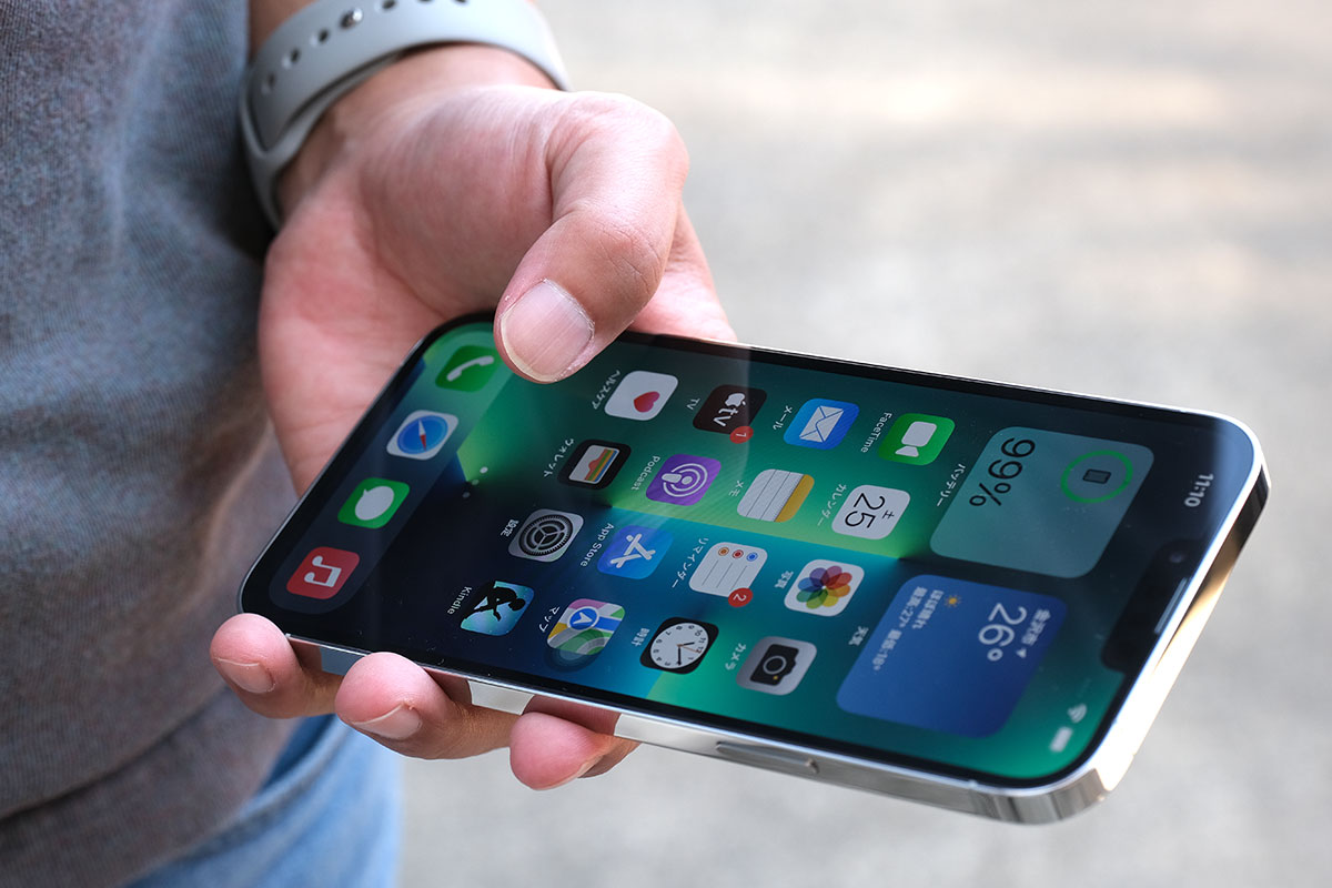 iPhone 13 Pro Max 正面のデザイン