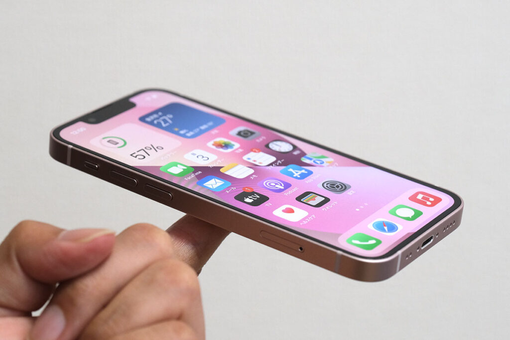 iPhone 13 mini 端末が軽い