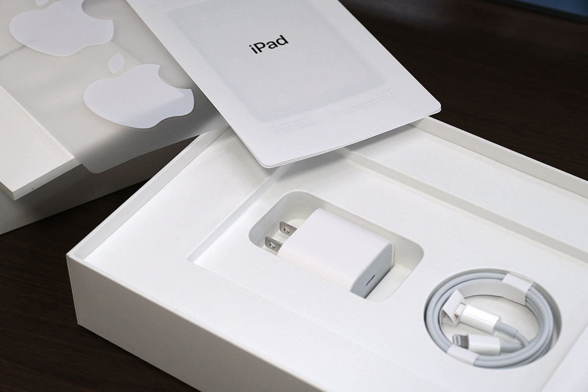 iPad(第9世代)の付属品一式