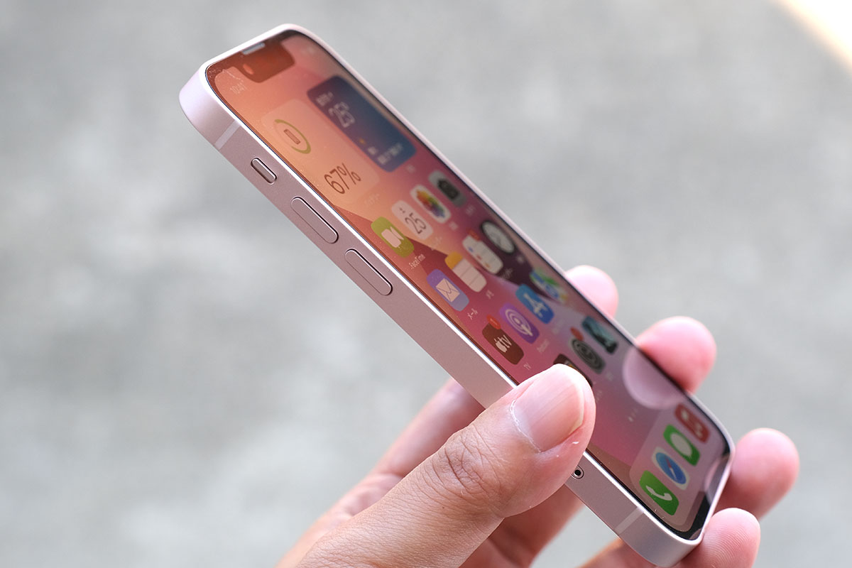 iPhone 13 音量ボタン