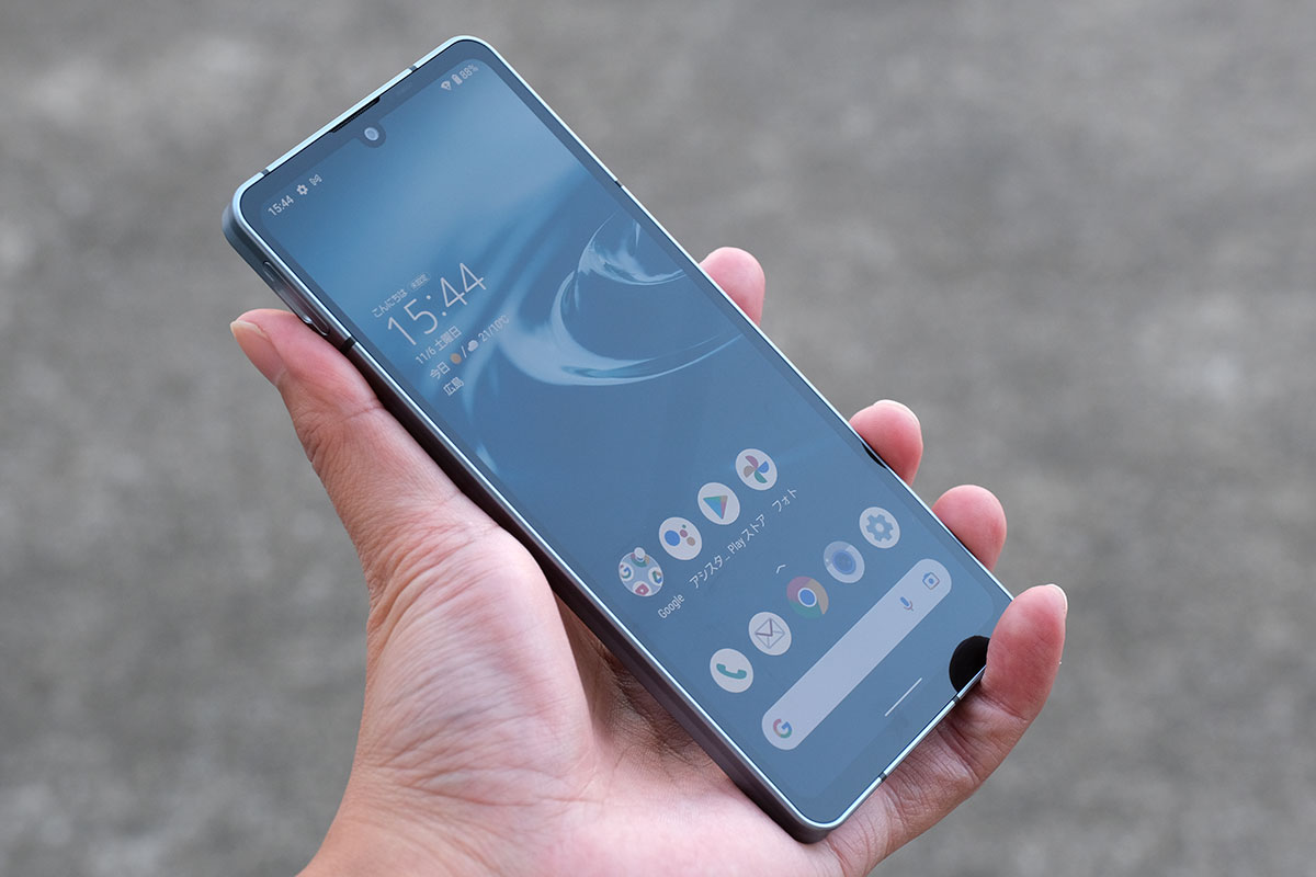 AQUOS sense6