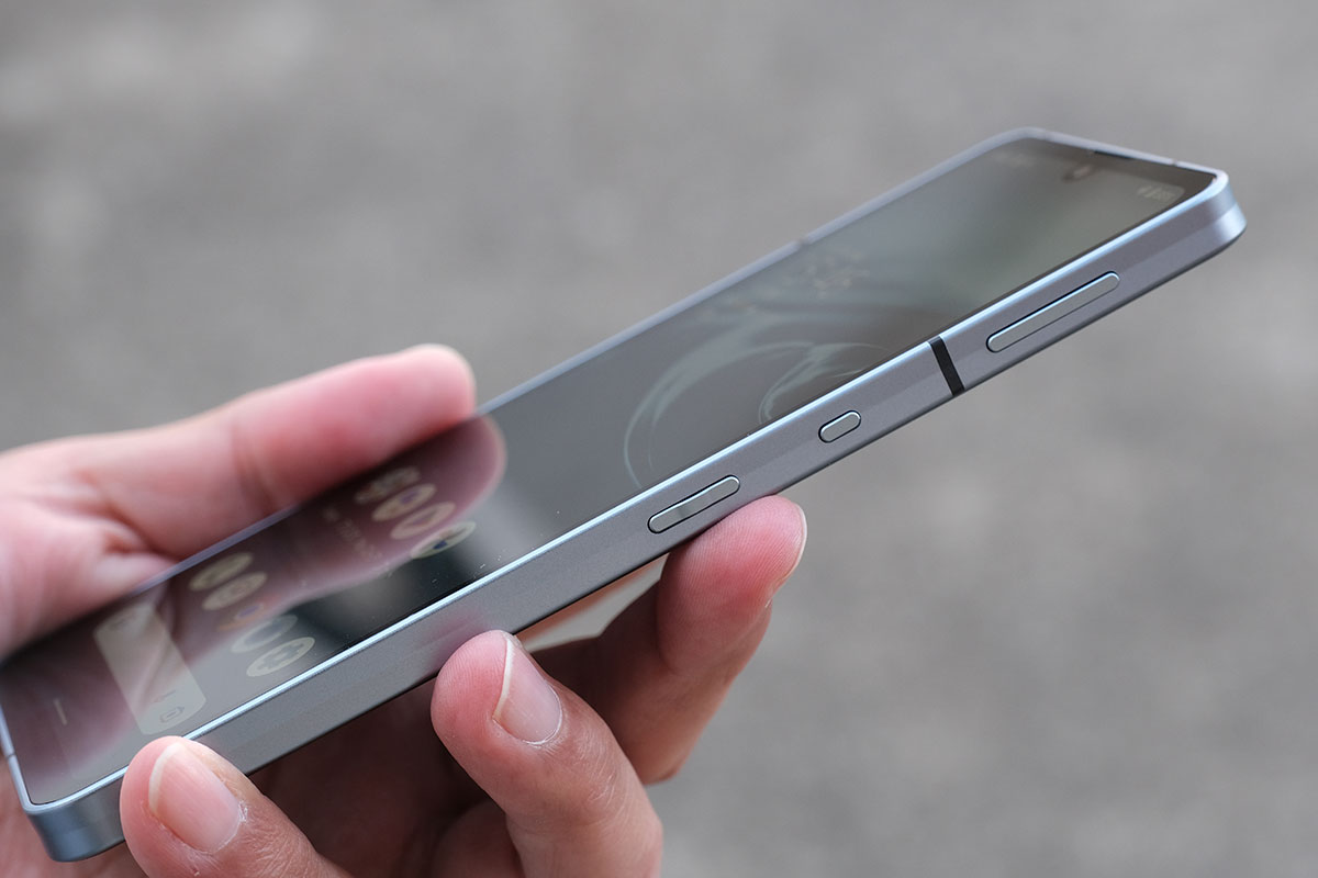 AQUOS sense6 操作ボタン