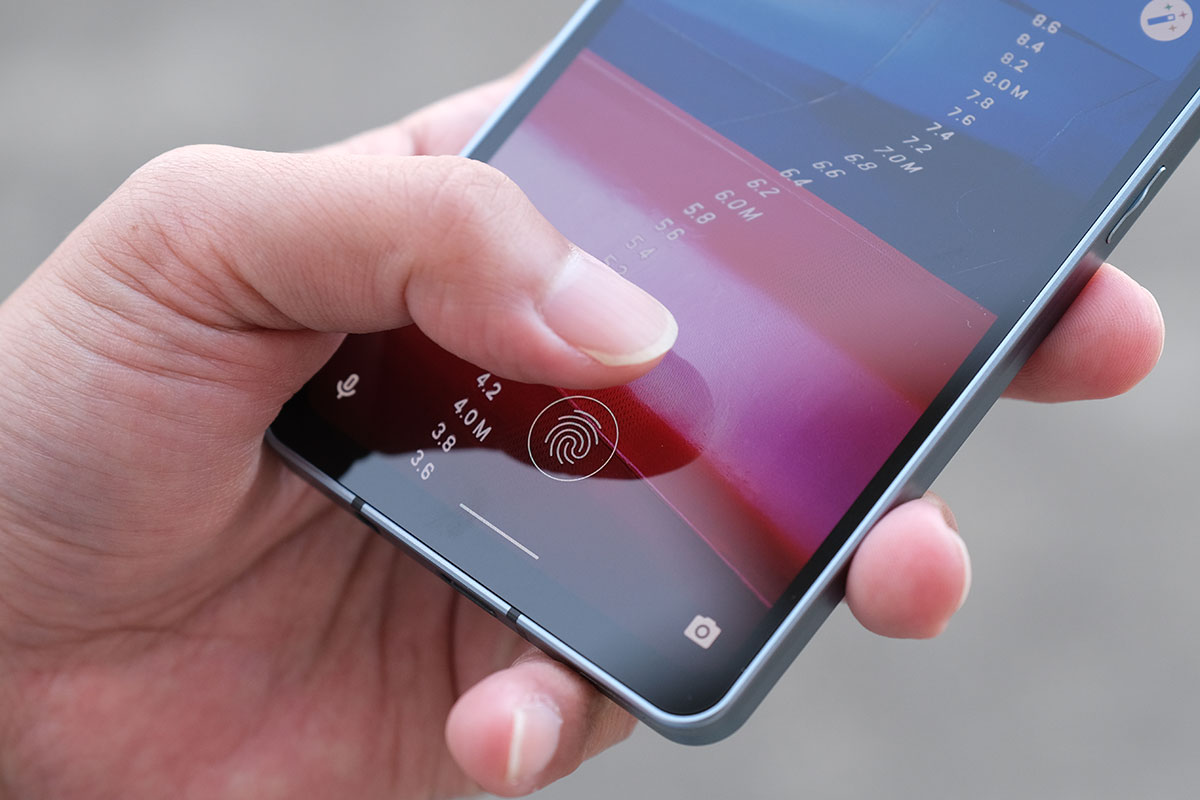 AQUOS sense6 画面内指紋認証