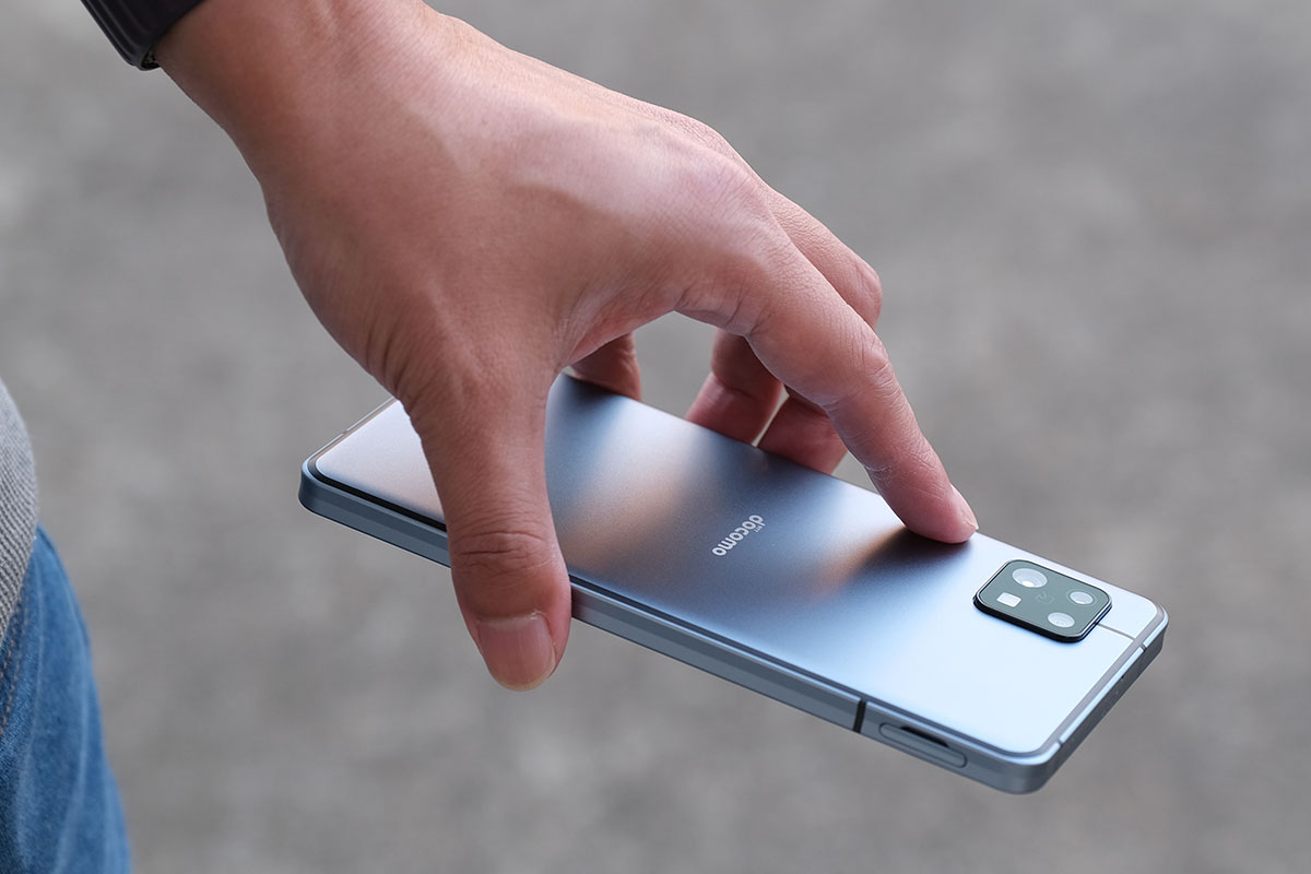 AQUOS sense6