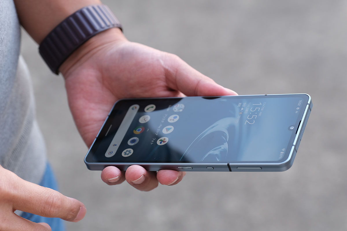 AQUOS sense6