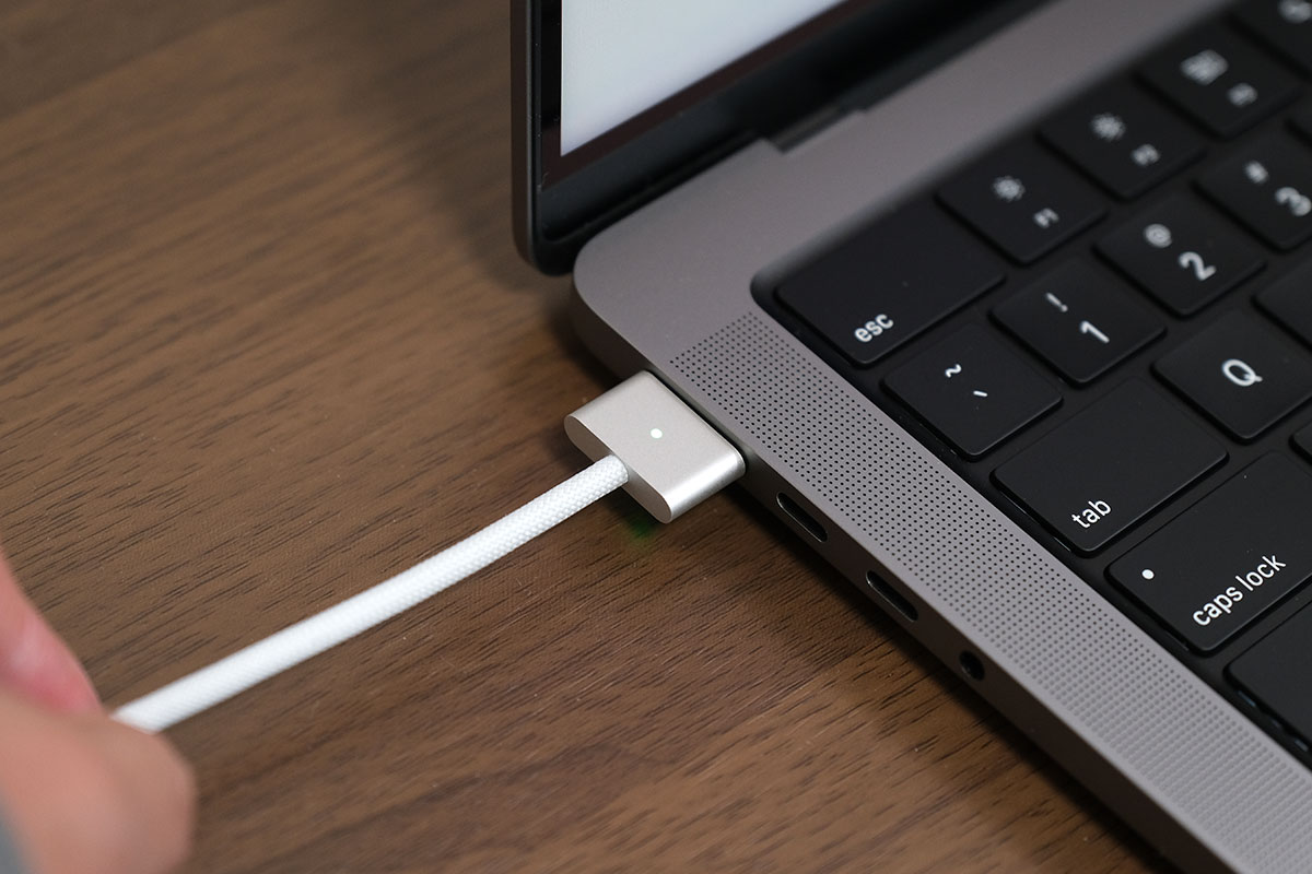 MacBook Pro 14インチ MagSafe