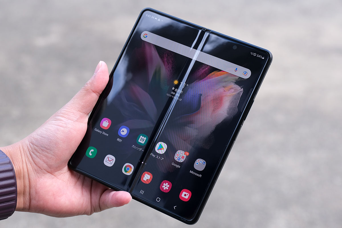 Galaxy Z Fold3 背面パネル（オープン時）