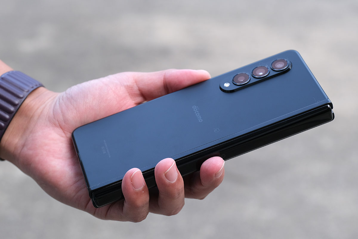 Galaxy Z Fold3 折り畳んだ状態（カメラ側）
