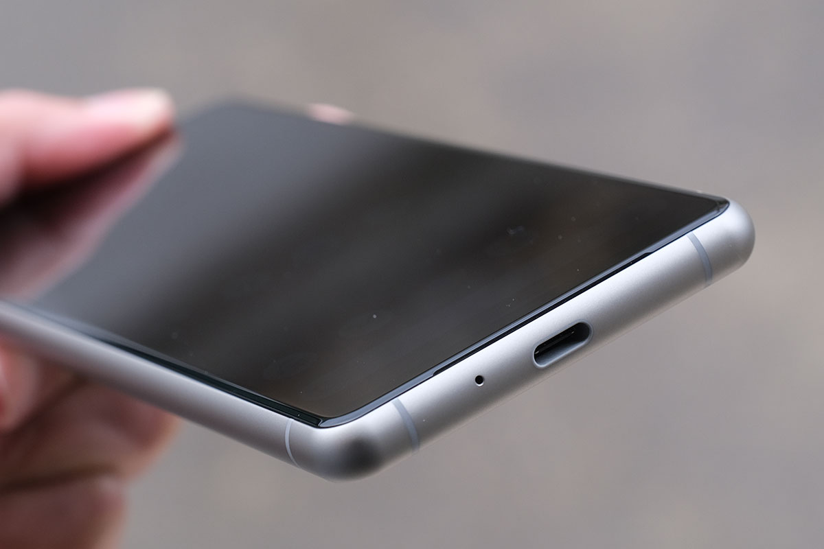 Xperia 5 III 充電ポート
