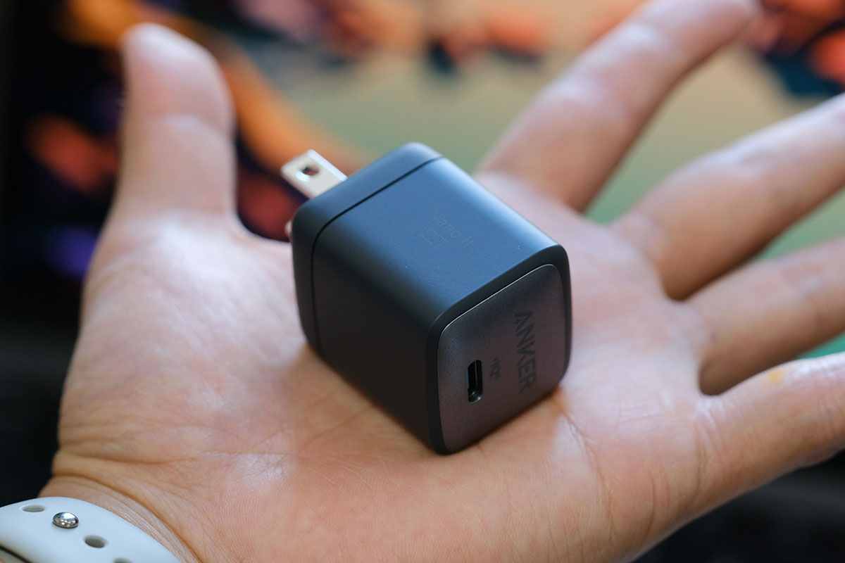 Anker Nano II 30Wのサイズ感