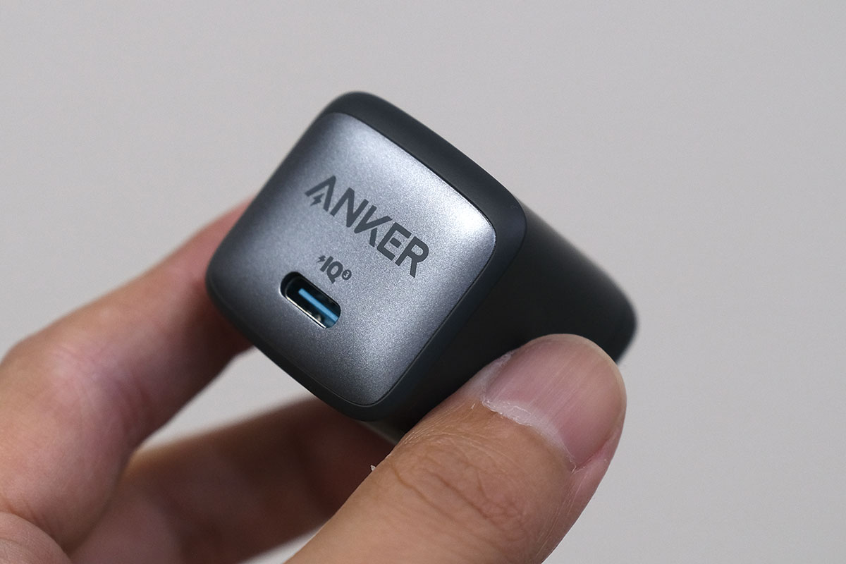 Anker Nano II 30W メタリックな筐体デザイン