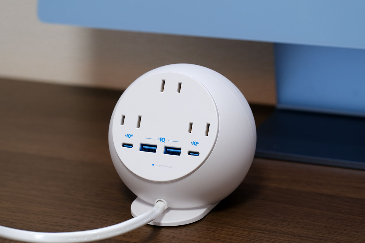 Anker 637 Magnetic Charging Station 背面ポートのデザイン