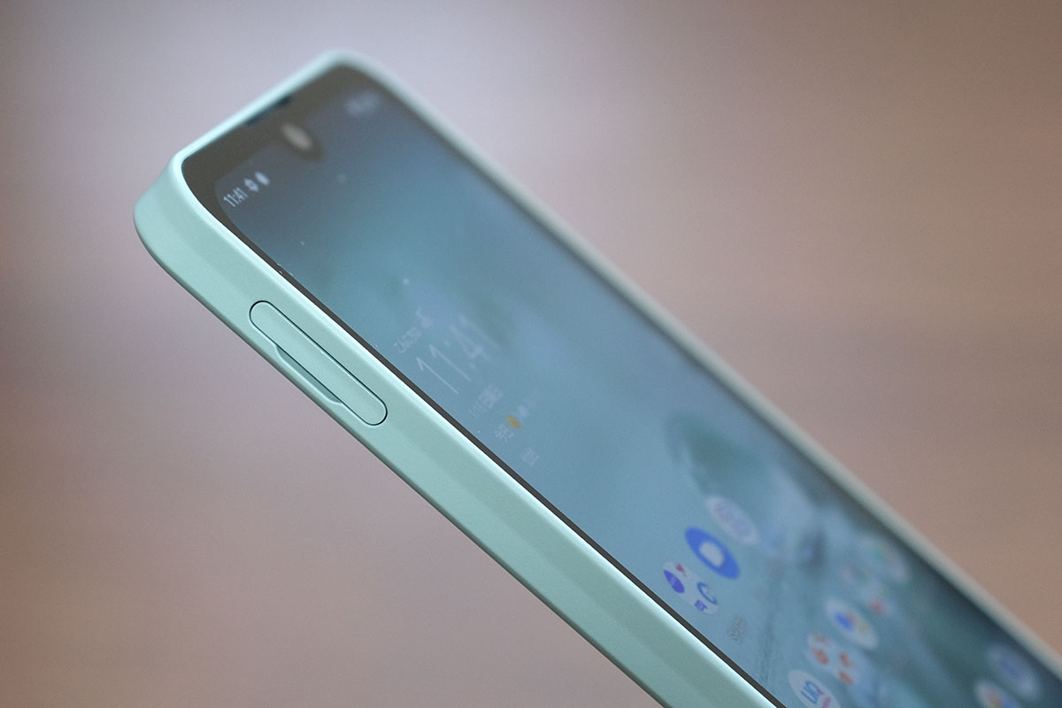 AQUOS wish SIMカードスロット